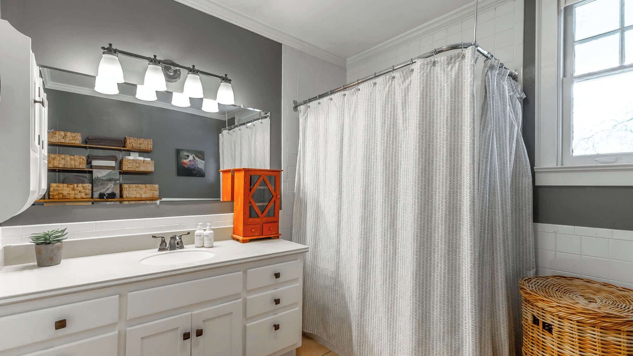 Photo of Bathroom in Flintstone