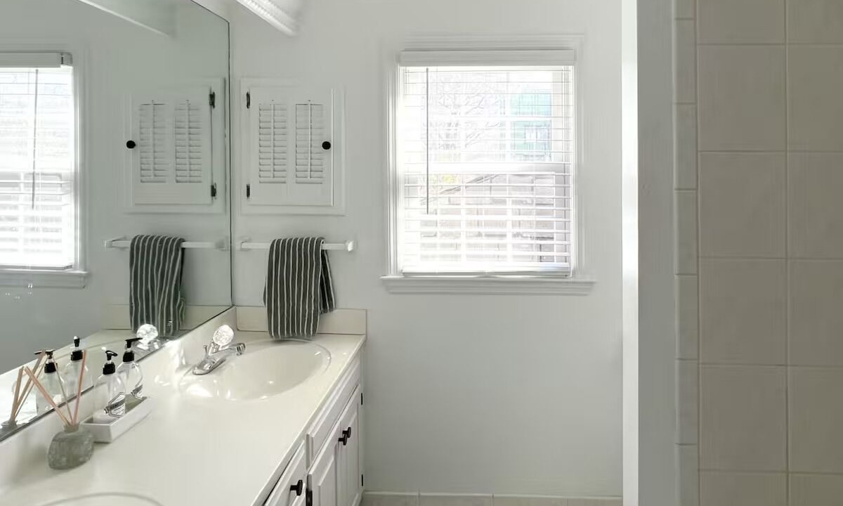 Photo of Bathroom in Leawood