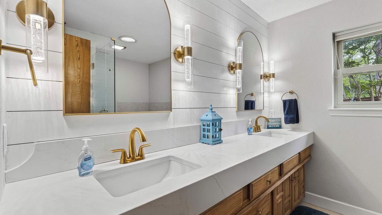 Photo of Bathroom in Enchanted Oaks