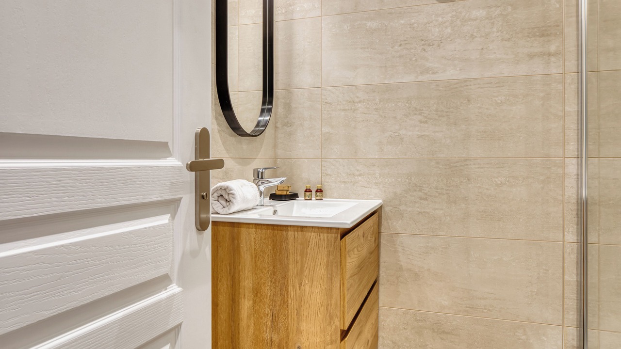 Photo of Bathroom in Rouen City Centre