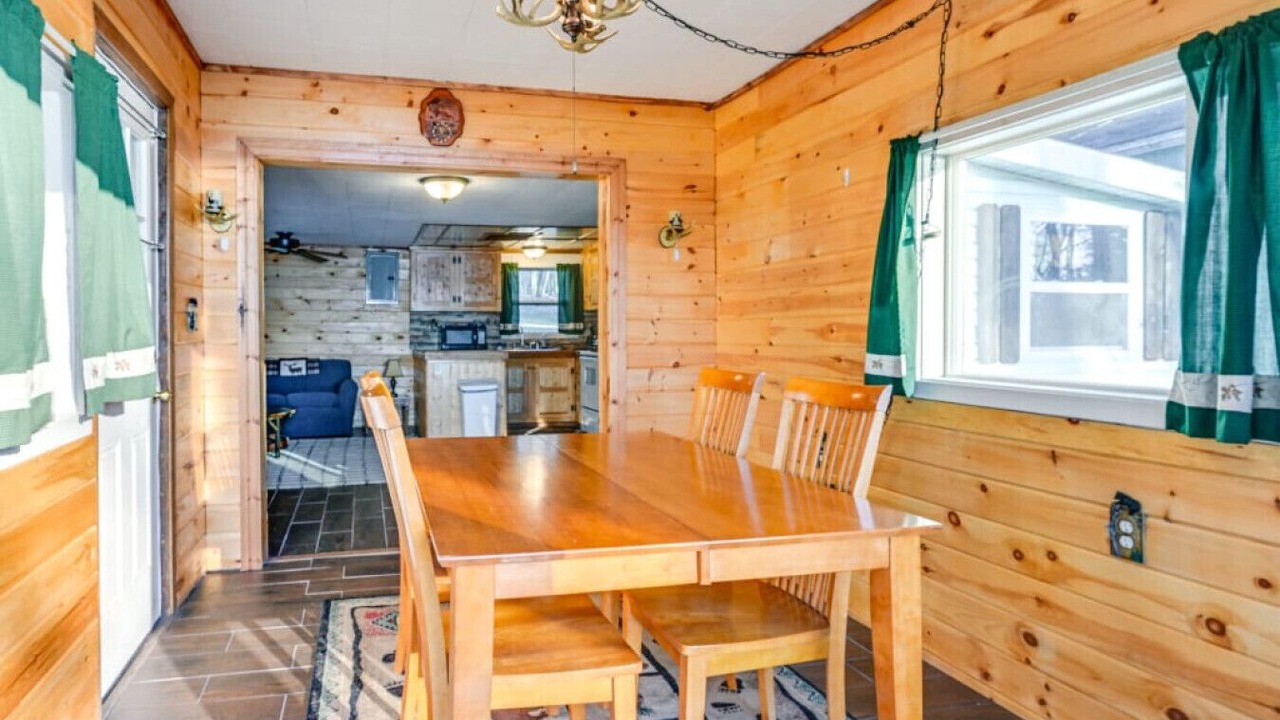 Photo of Bedroom in Lake