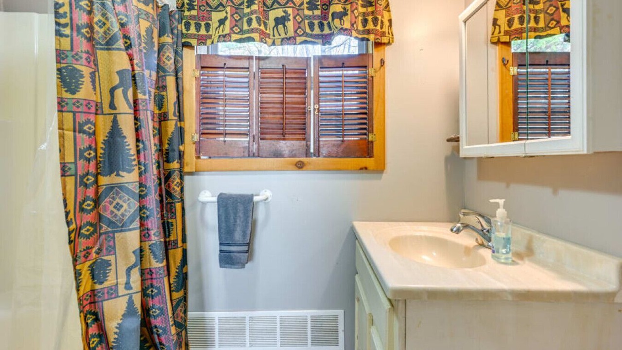 Photo of Bathroom in Lake