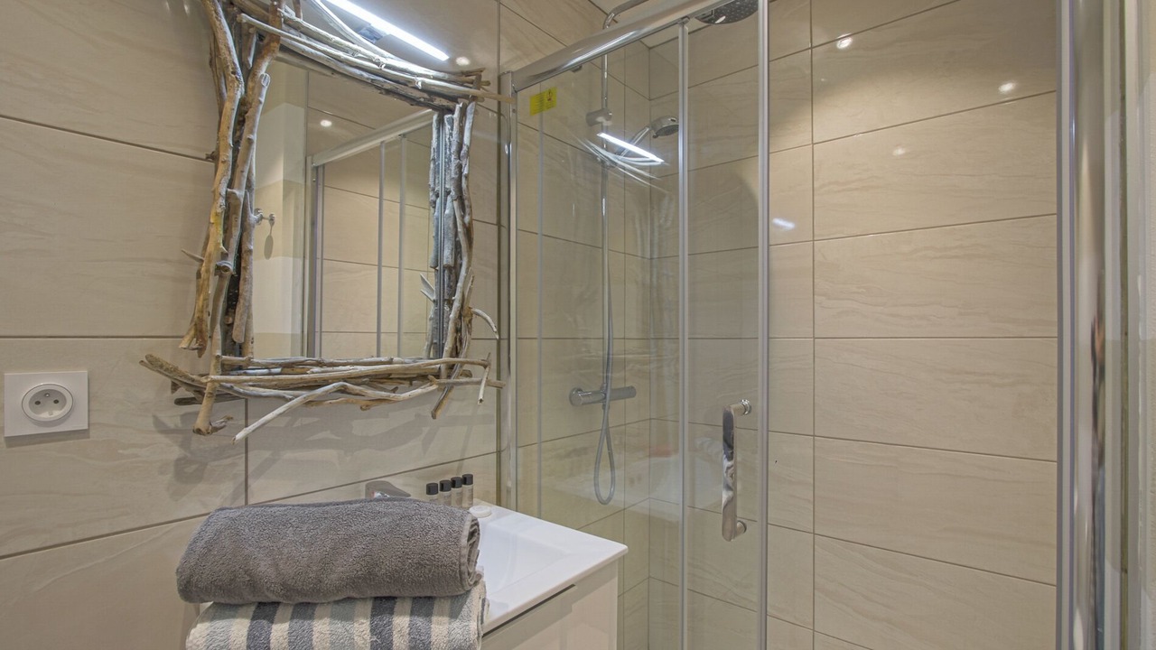 Photo of Bathroom in Enclos
