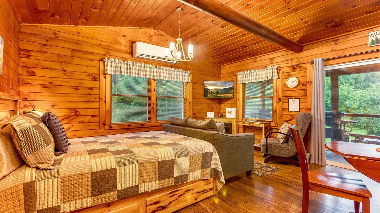 Photo of Bedroom in Nelsonville