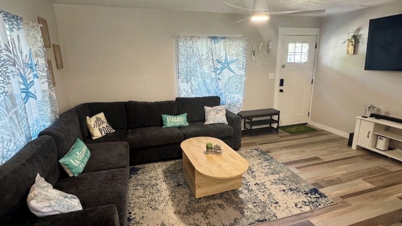 Photo of Livingroom in Jacksonville