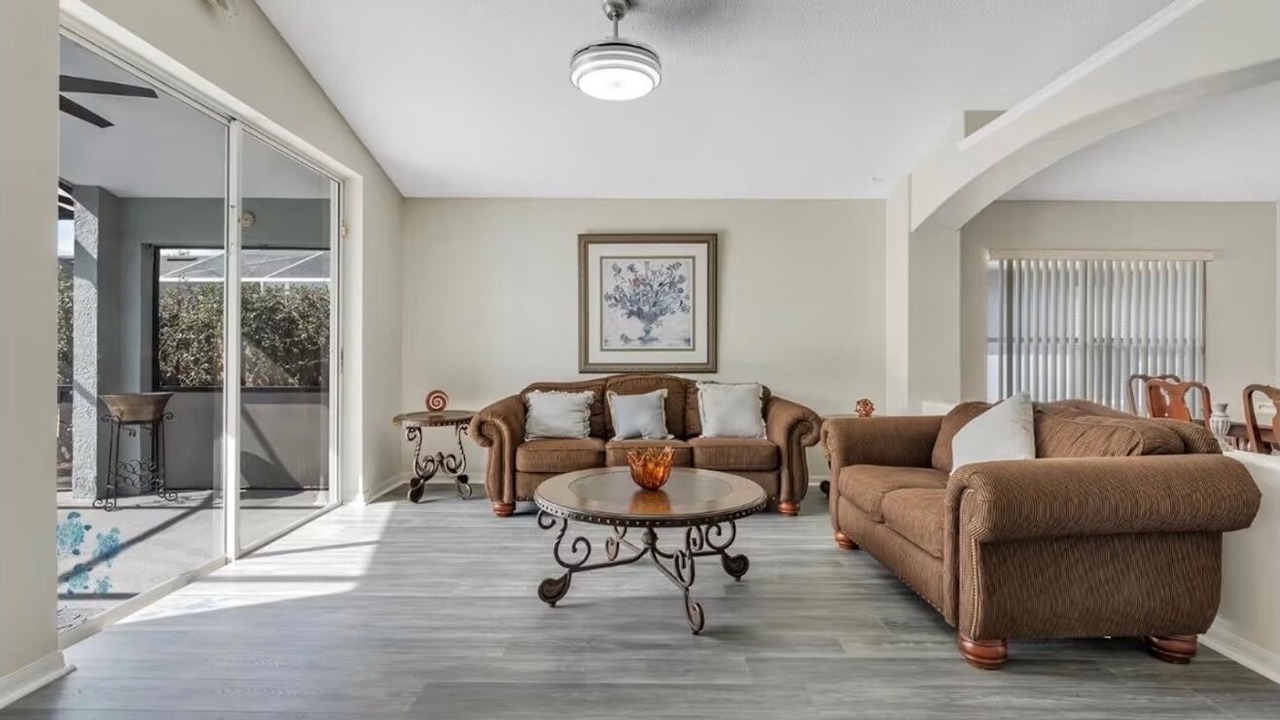 Photo of Livingroom in Eagle Pointe South