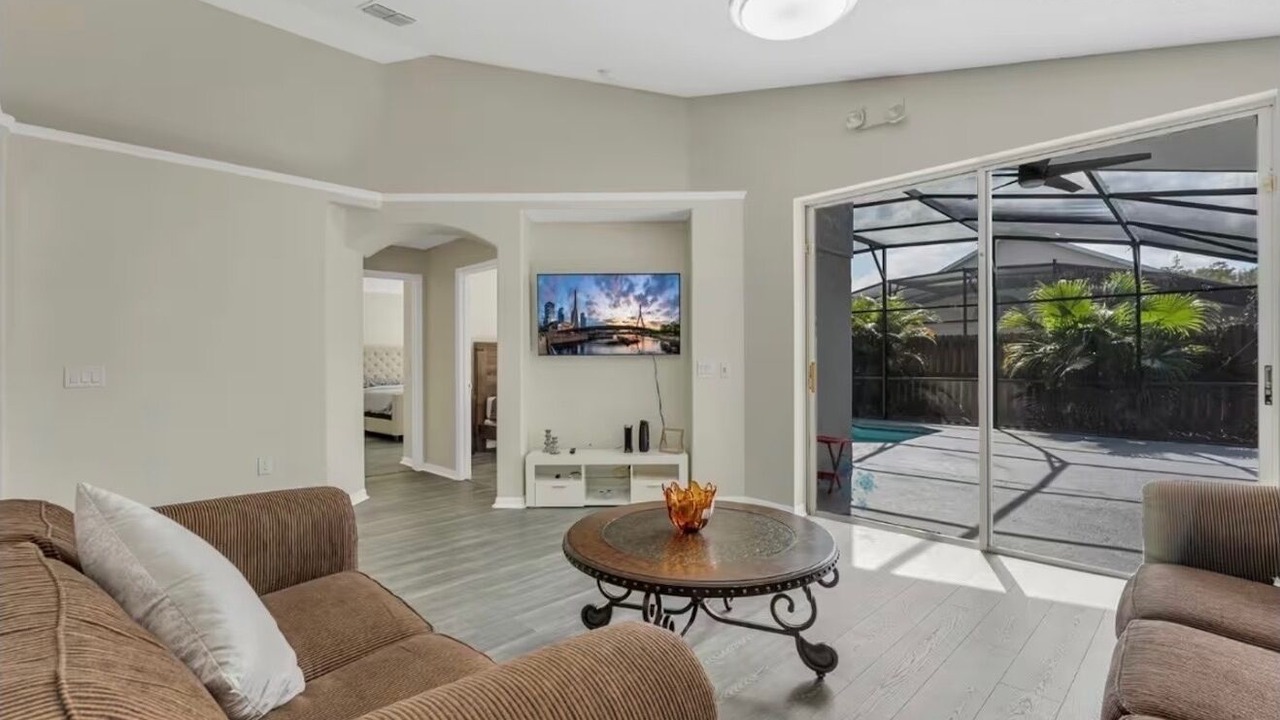 Photo of Livingroom in Eagle Pointe South