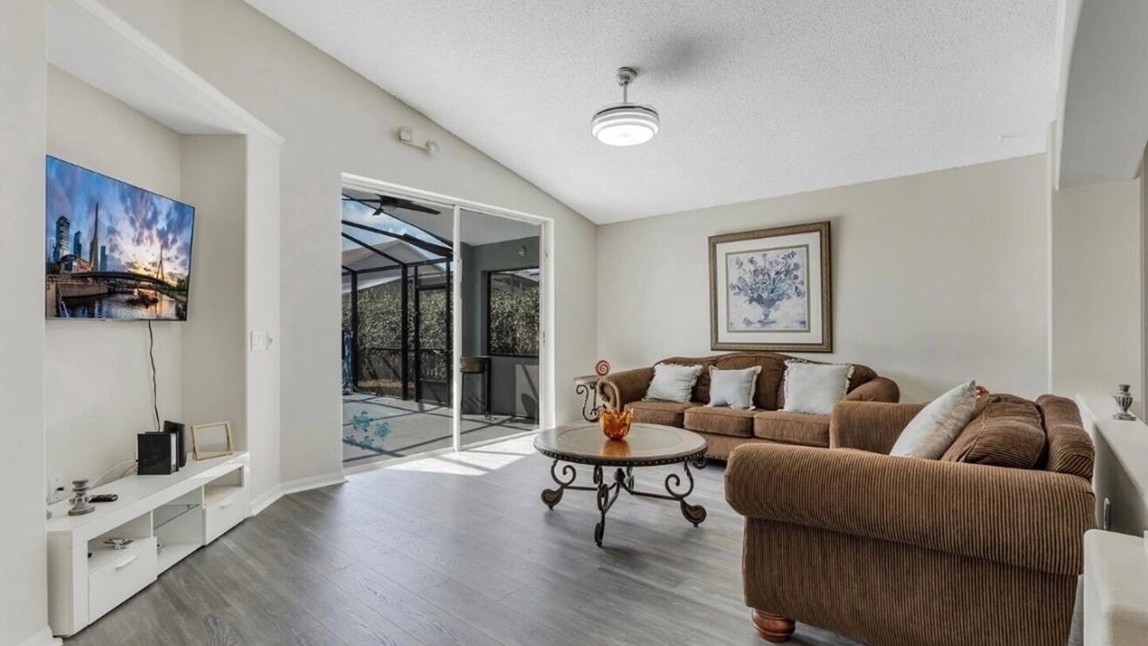 Photo of Livingroom in Eagle Pointe South