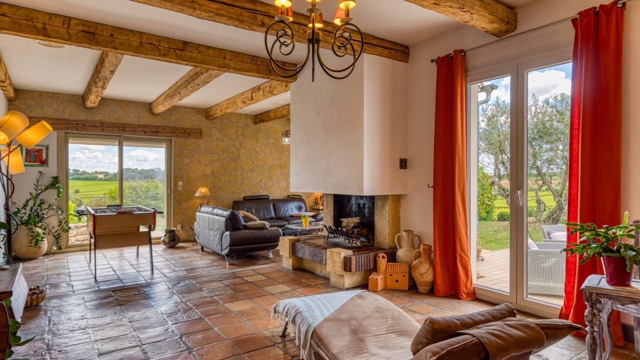 Photo of Livingroom in Pailhes