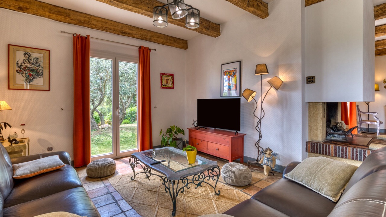 Photo of Livingroom in Pailhes