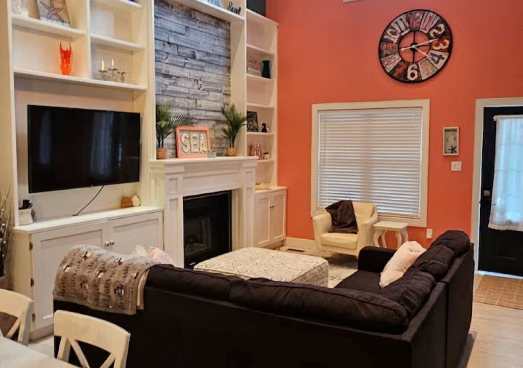 Photo of Livingroom in Grand Bend