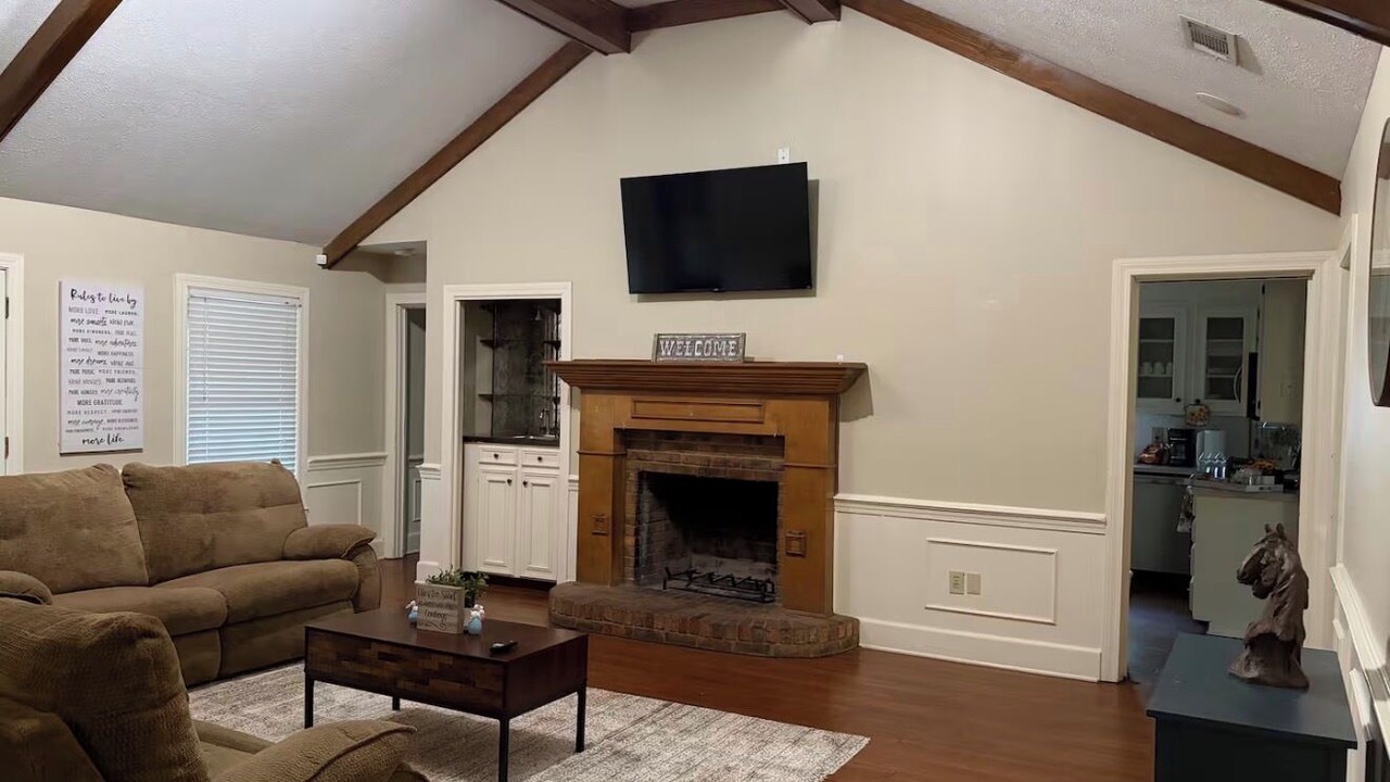 Photo of Livingroom in Tougaloo