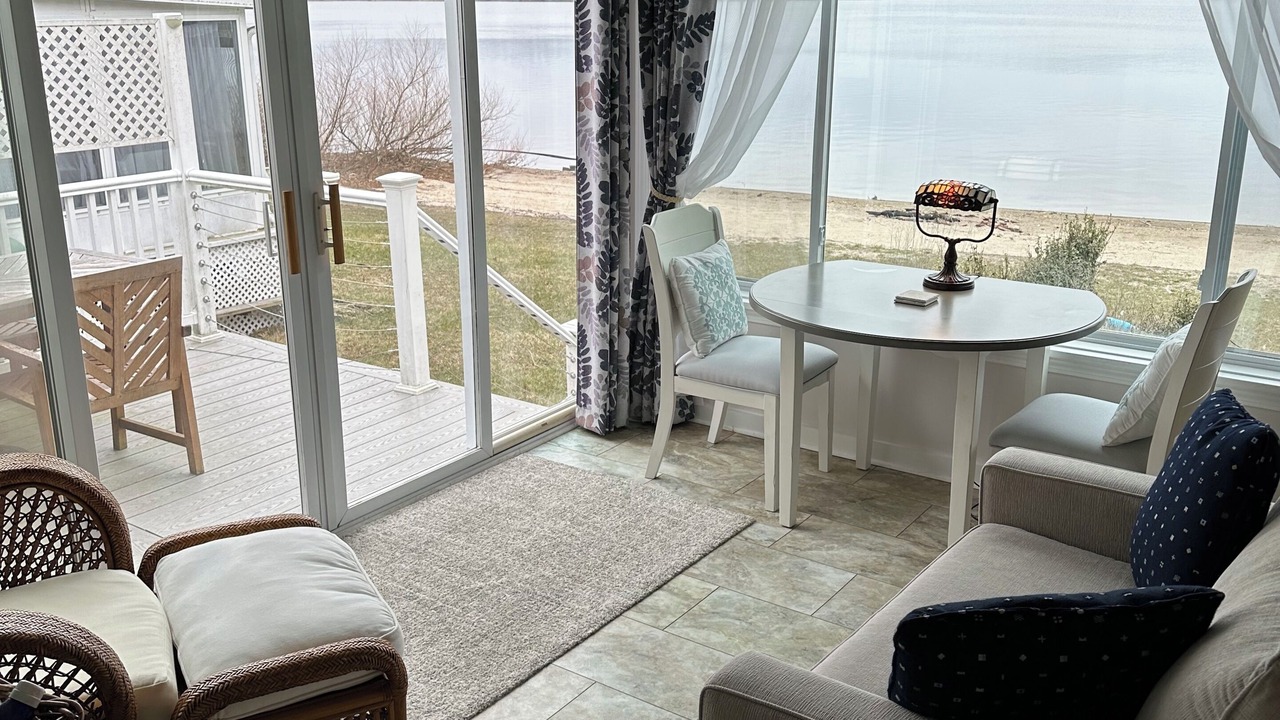 Photo of Livingroom in Pembroke