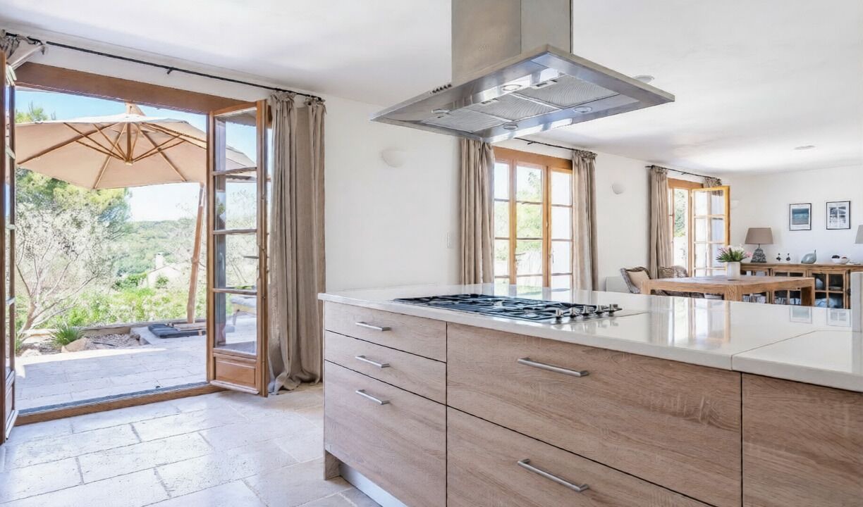 Photo of Kitchen in Saint-Hippolyte-de-Montaigu