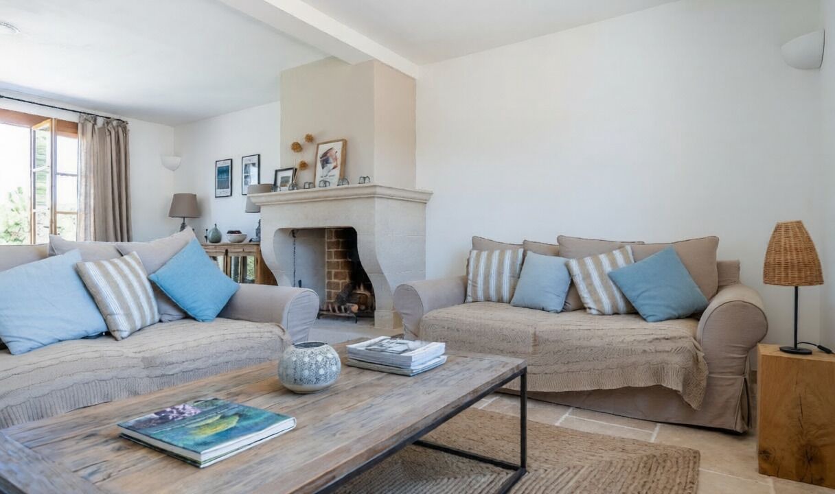 Photo of Livingroom in Saint-Hippolyte-de-Montaigu