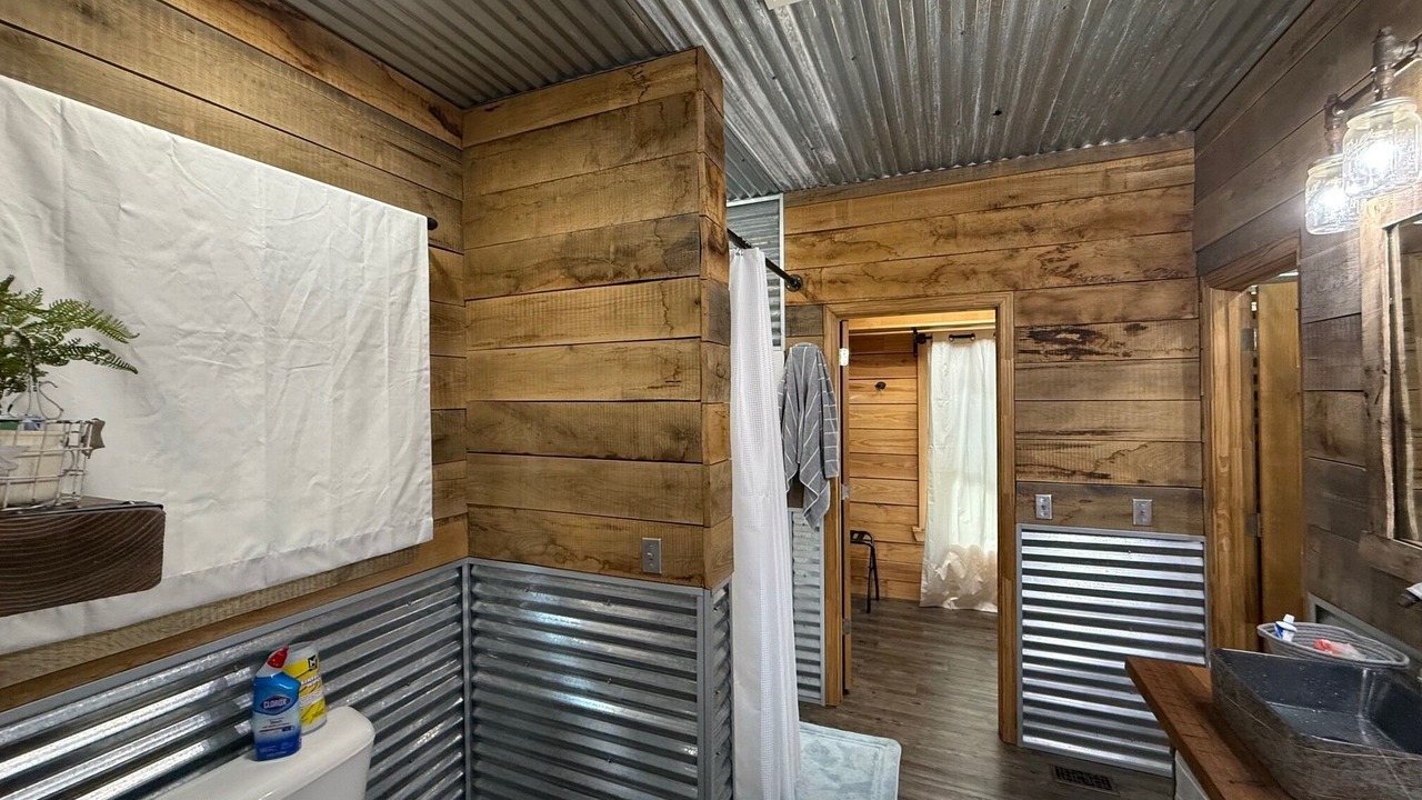 Photo of Bathroom in Jasper