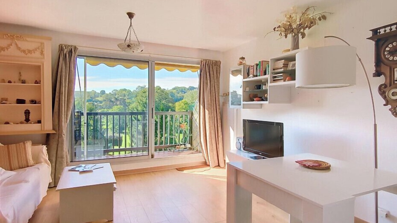 Photo of Livingroom in Clair Valon