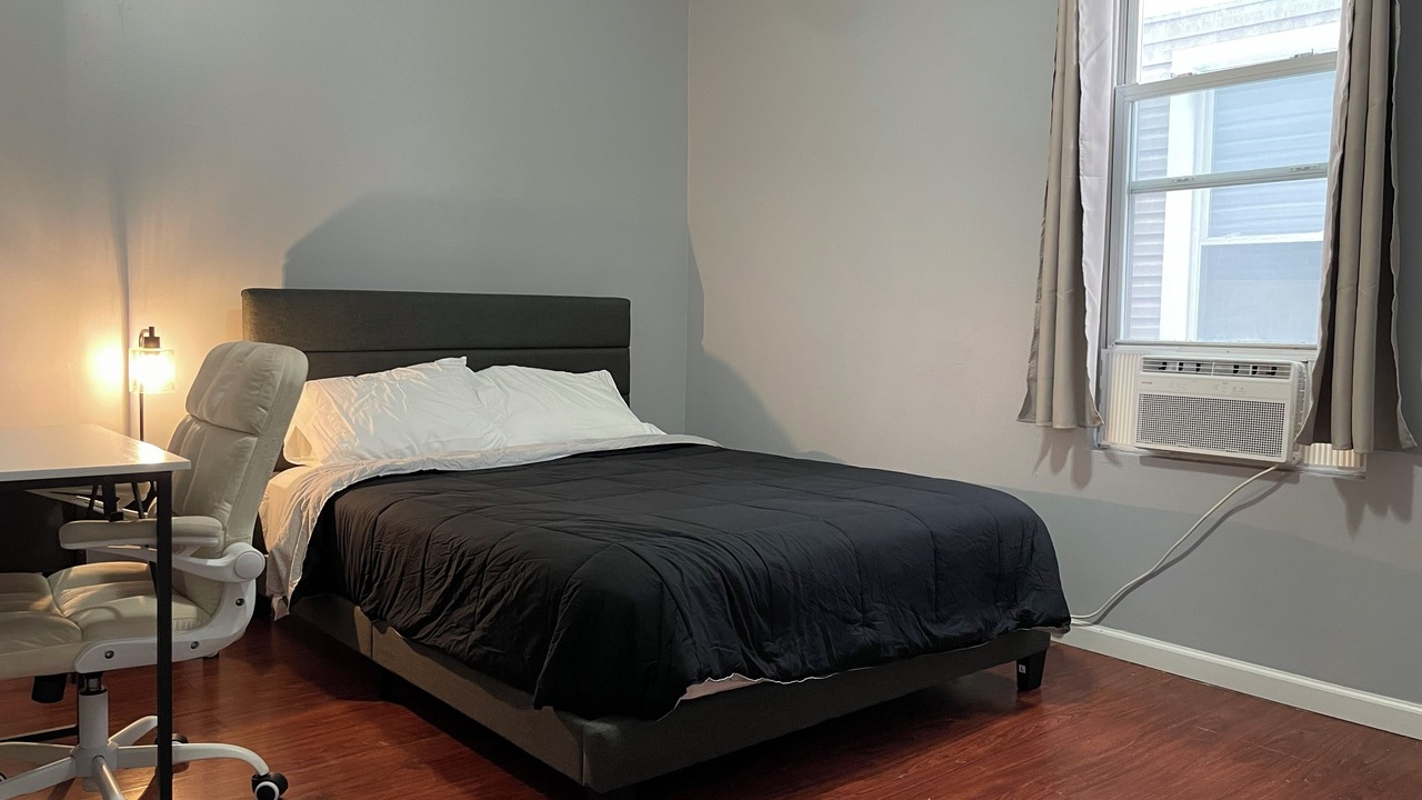 Photo of Bedroom in Weequahic