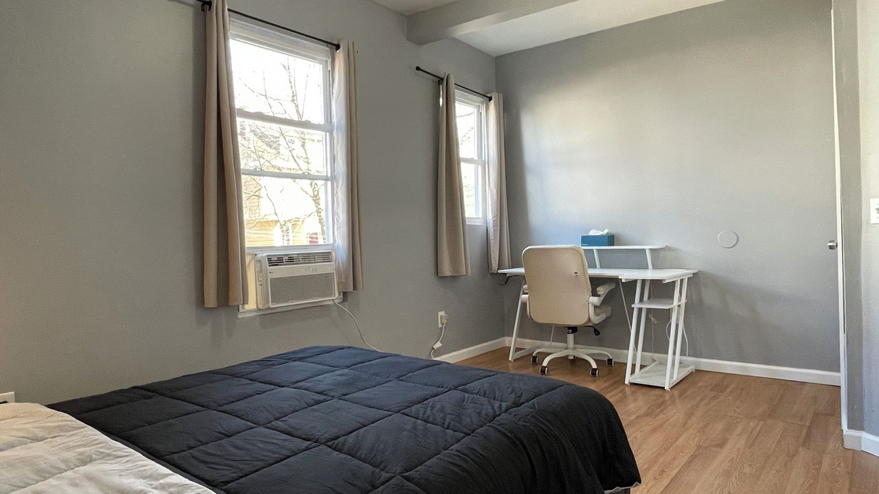 Photo of Bedroom in Weequahic