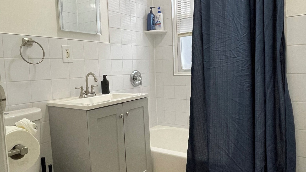 Photo of Bathroom in Weequahic