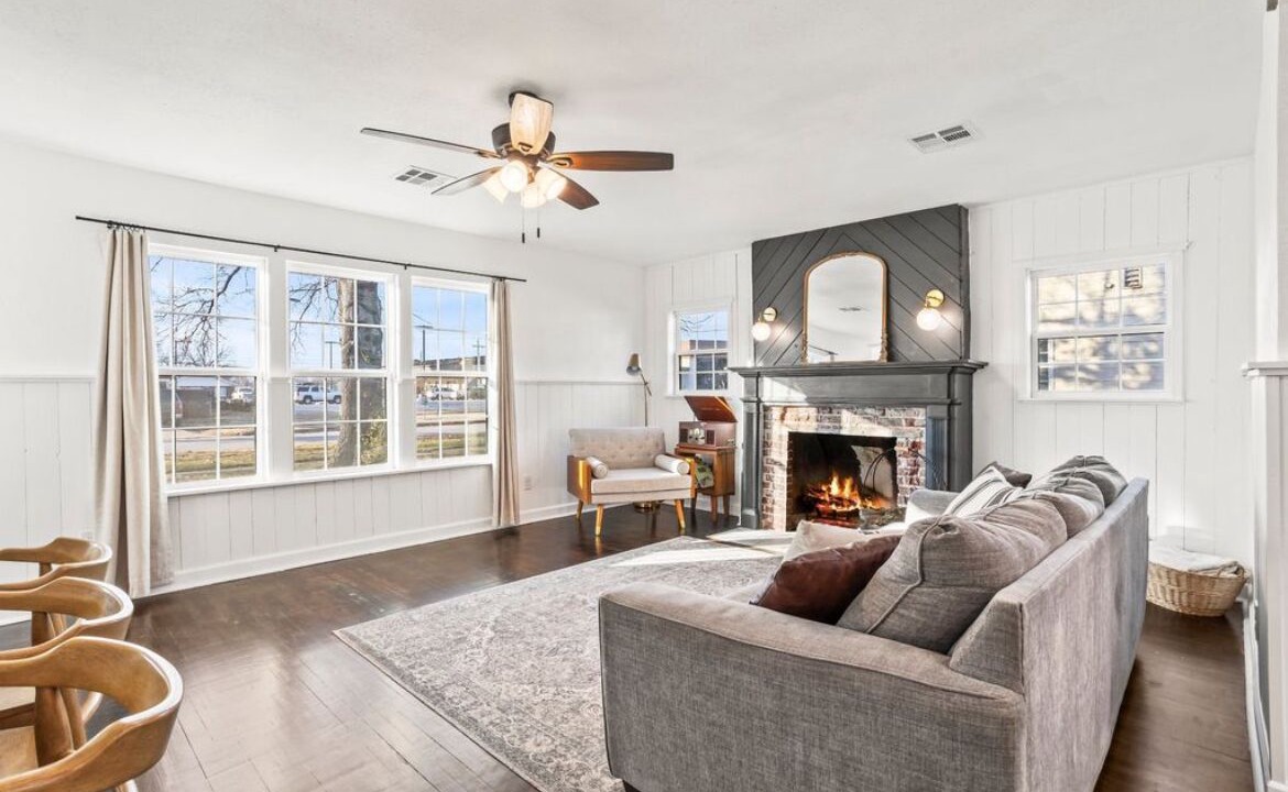 Photo of Livingroom in Pryor