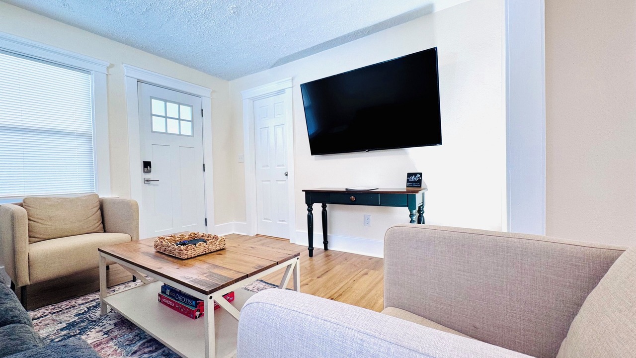 Photo of Livingroom in Lansing