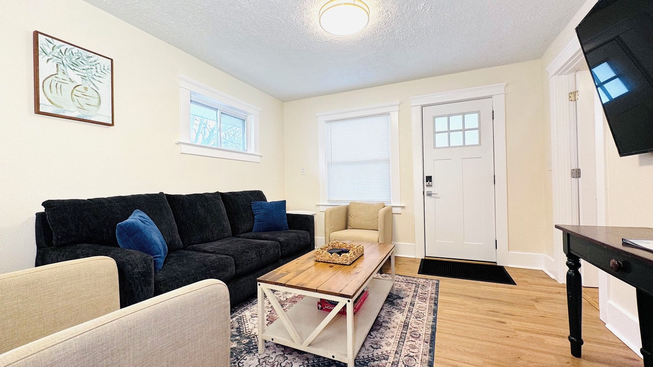 Photo of Livingroom in Lansing