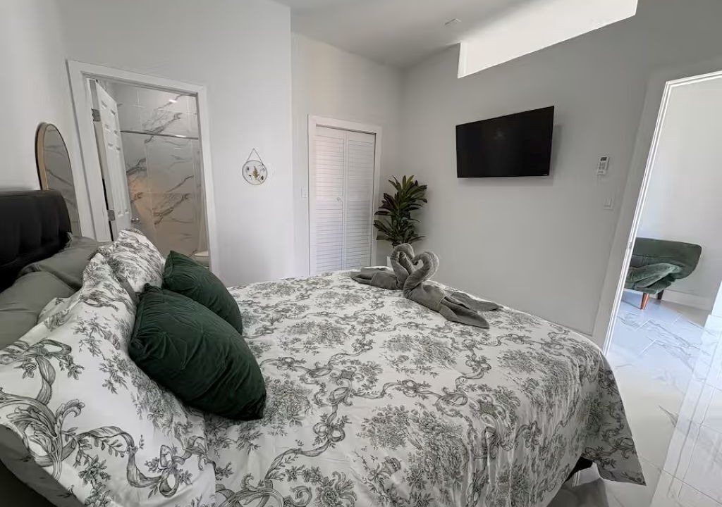 Photo of Bedroom in Sunshine