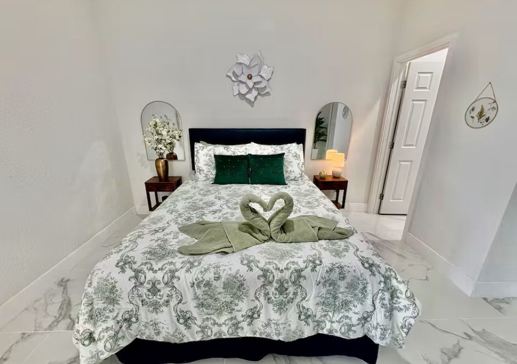 Photo of Bedroom in Sunshine