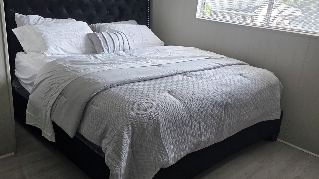 Photo of Bedroom in Garland