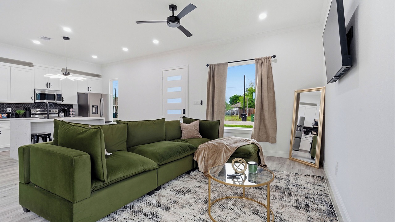 Photo of Livingroom in Southeast Houston