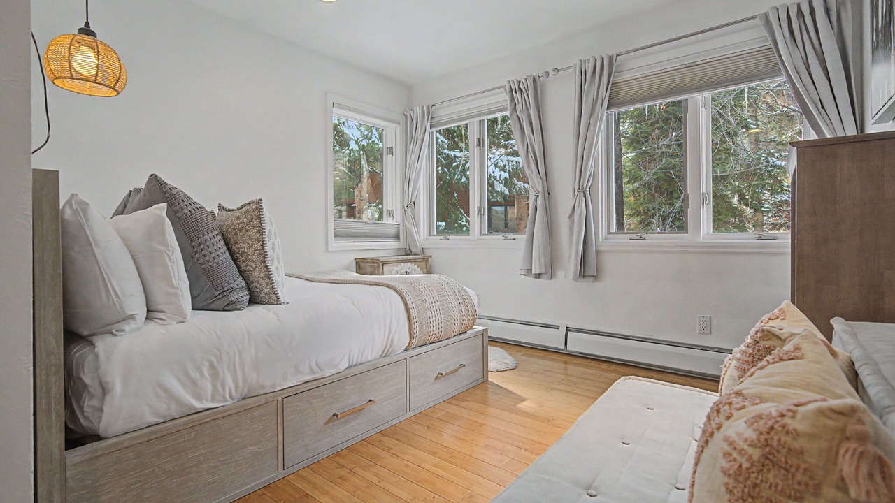 Photo of Bedroom in Aspen
