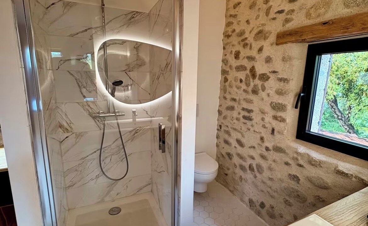 Photo of Bathroom in Ceret