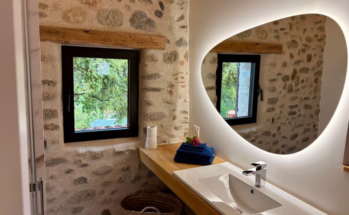 Photo of Bathroom in Ceret