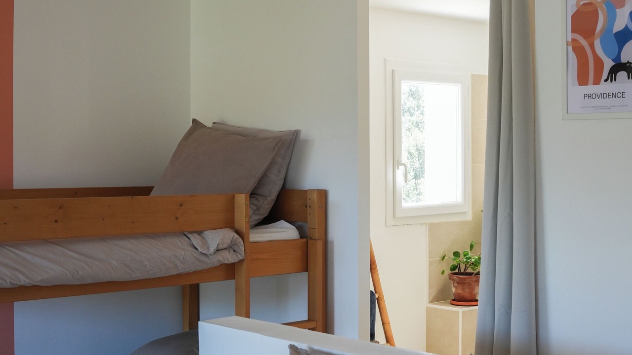 Photo of Bedroom in Saint-Martin-de-Londres