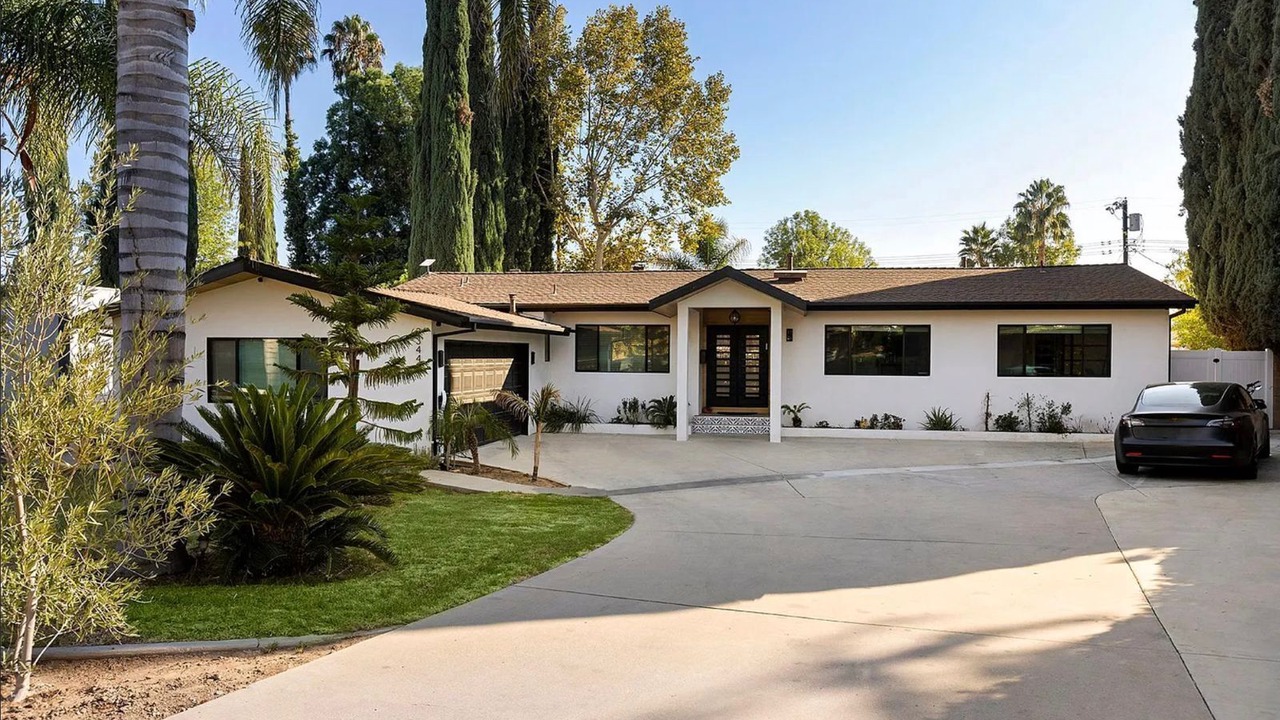 Photo of Outdoor in Canoga Park