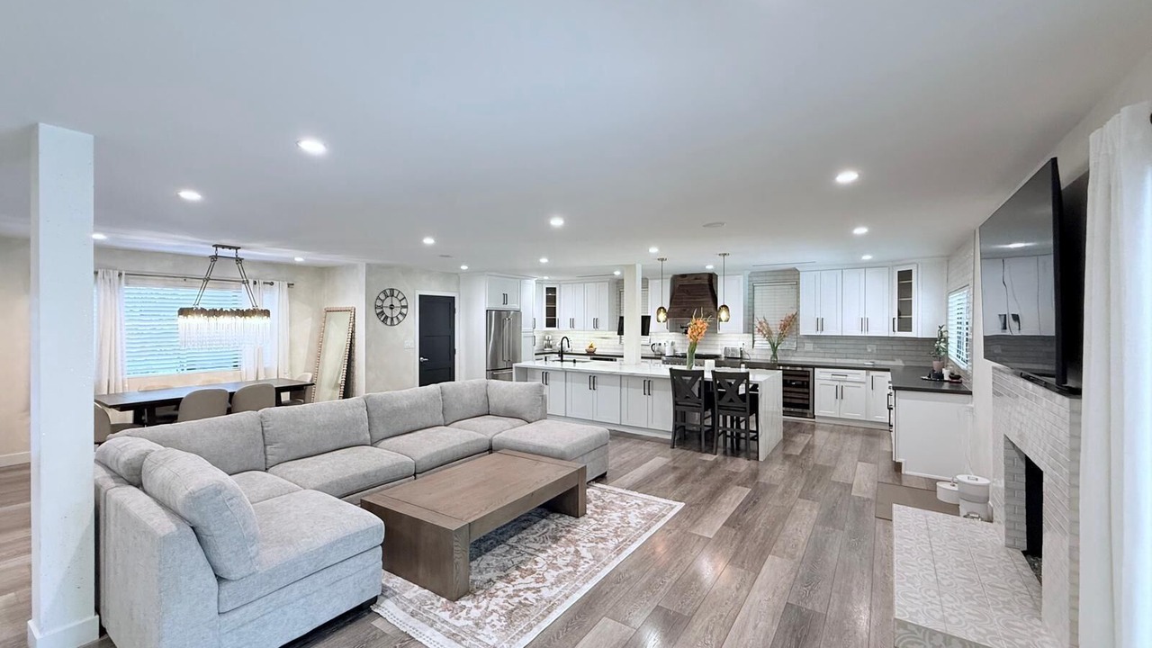 Photo of Livingroom in Canoga Park