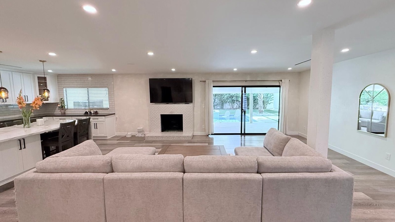 Photo of Livingroom in Canoga Park