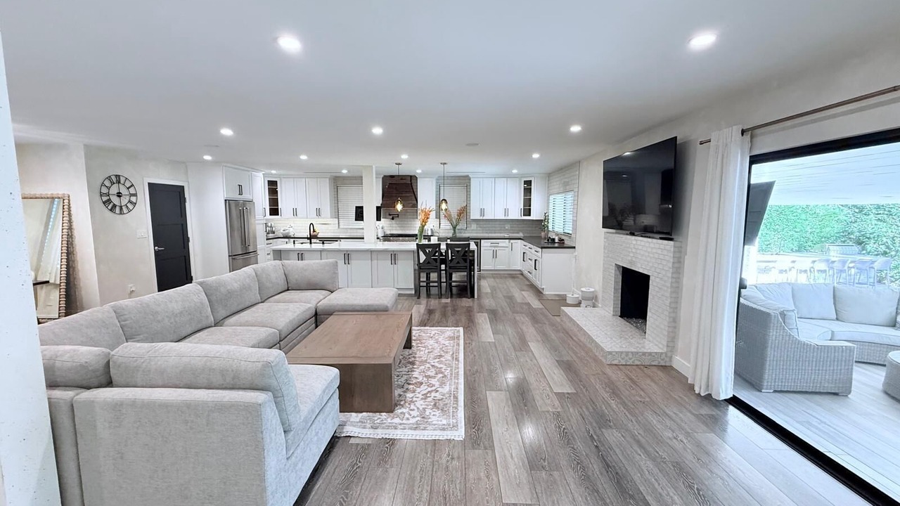Photo of Livingroom in Canoga Park