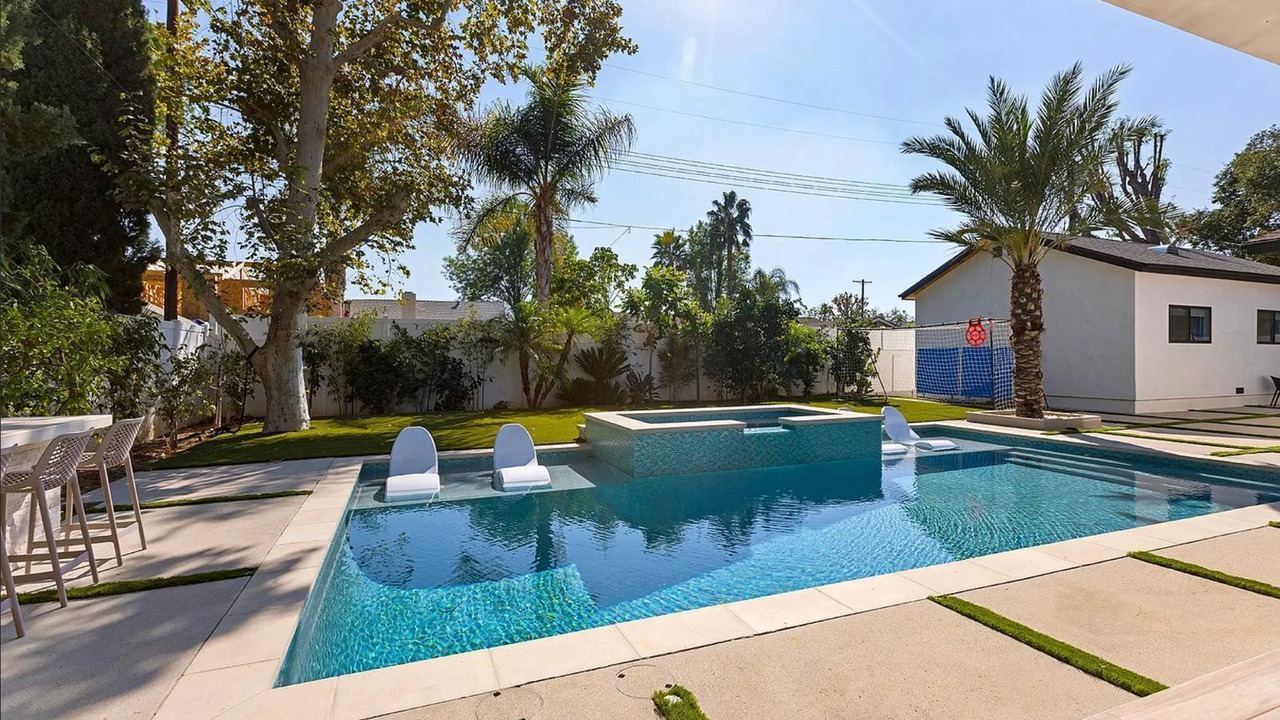 Photo of Outdoor in Canoga Park