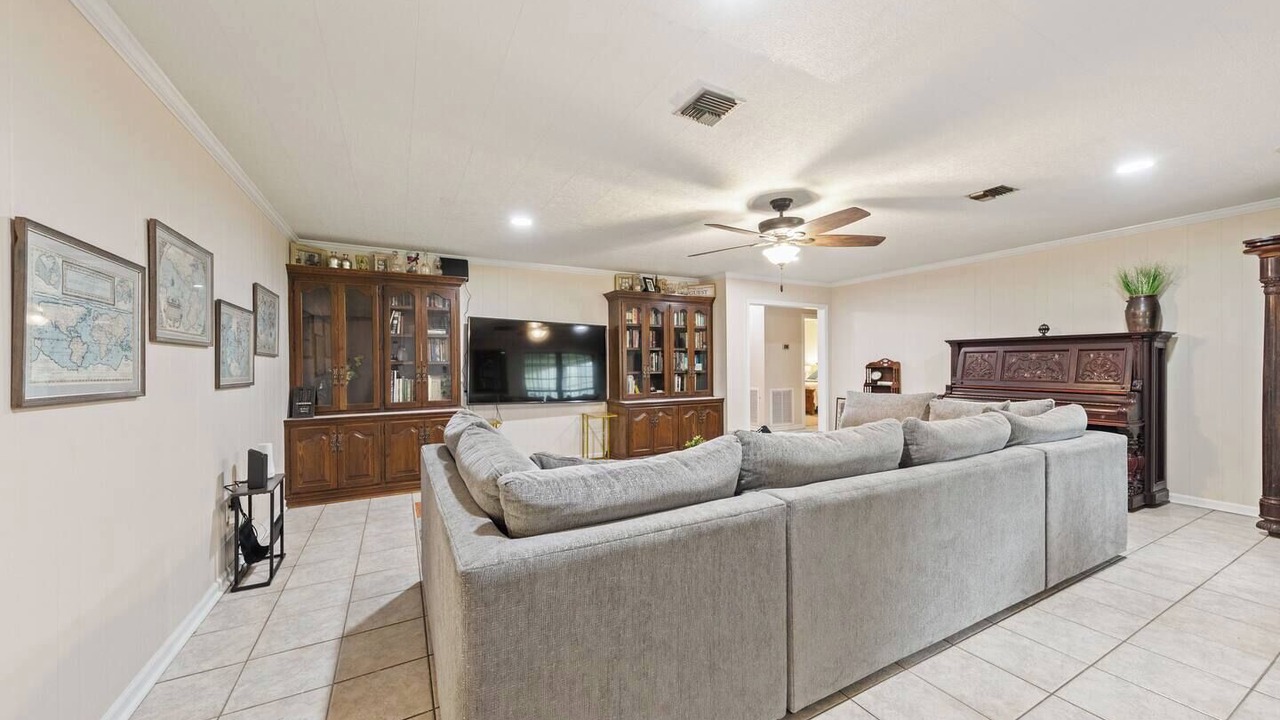 Photo of Livingroom in Broussard