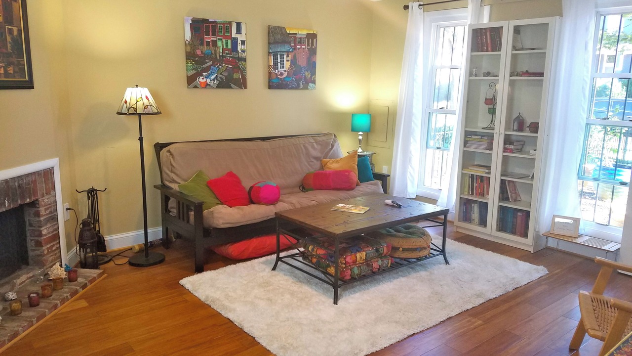 Photo of Livingroom in Barney Circle