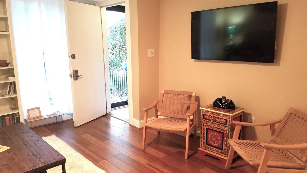 Photo of Livingroom in Barney Circle