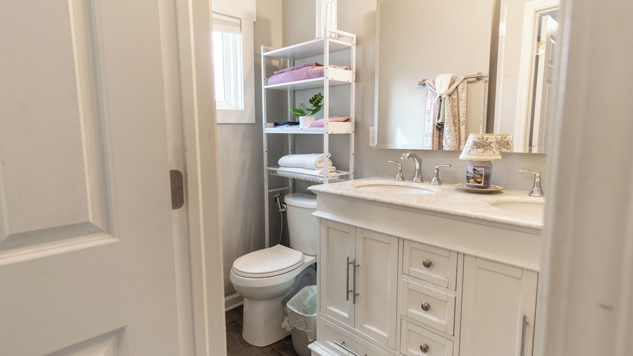 Photo of Bathroom in Babe Denny