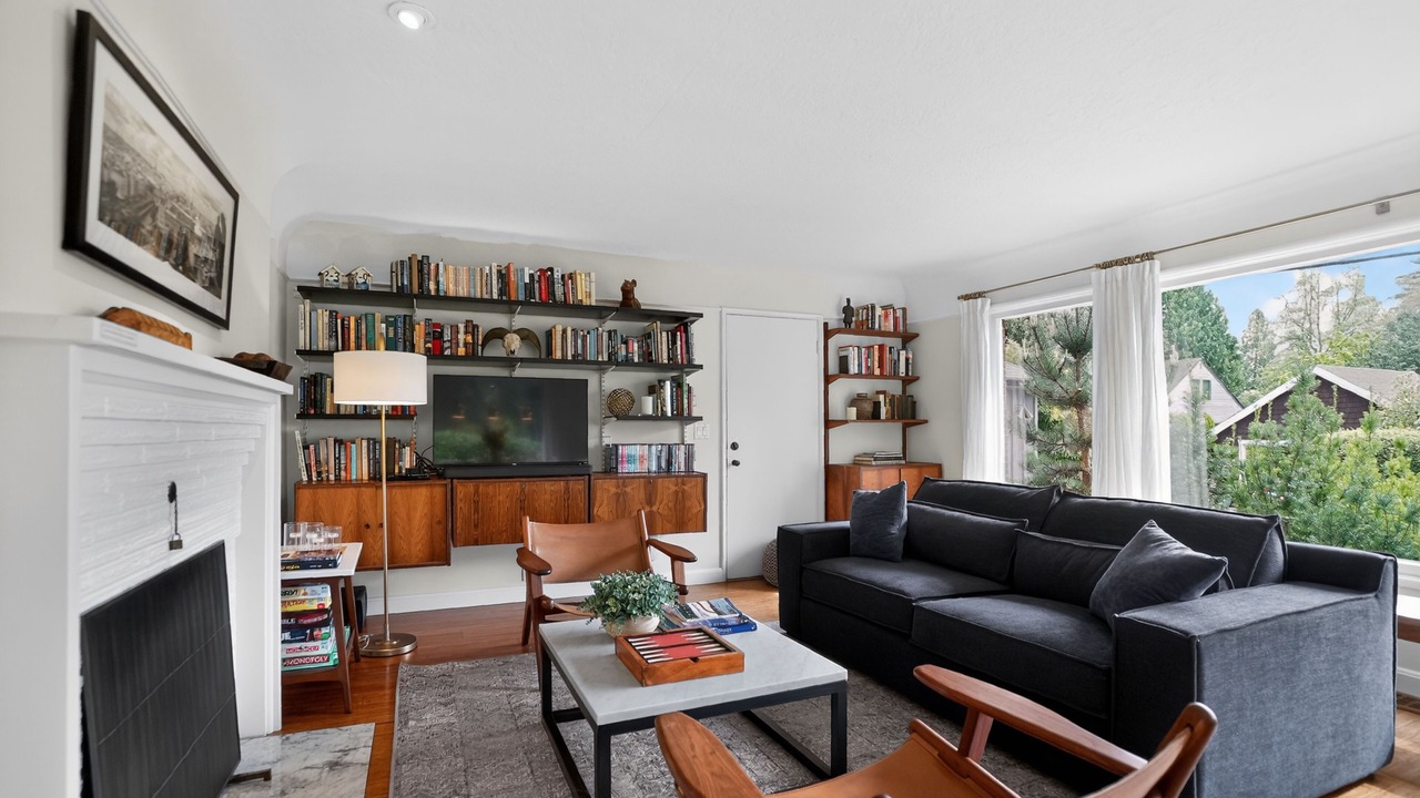 Photo of Livingroom in First Addition