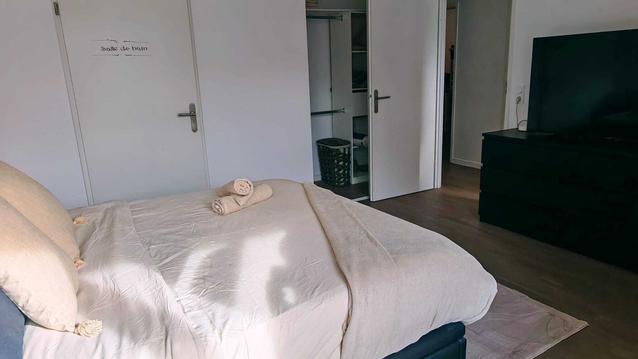 Photo of Bedroom in Louveciennes