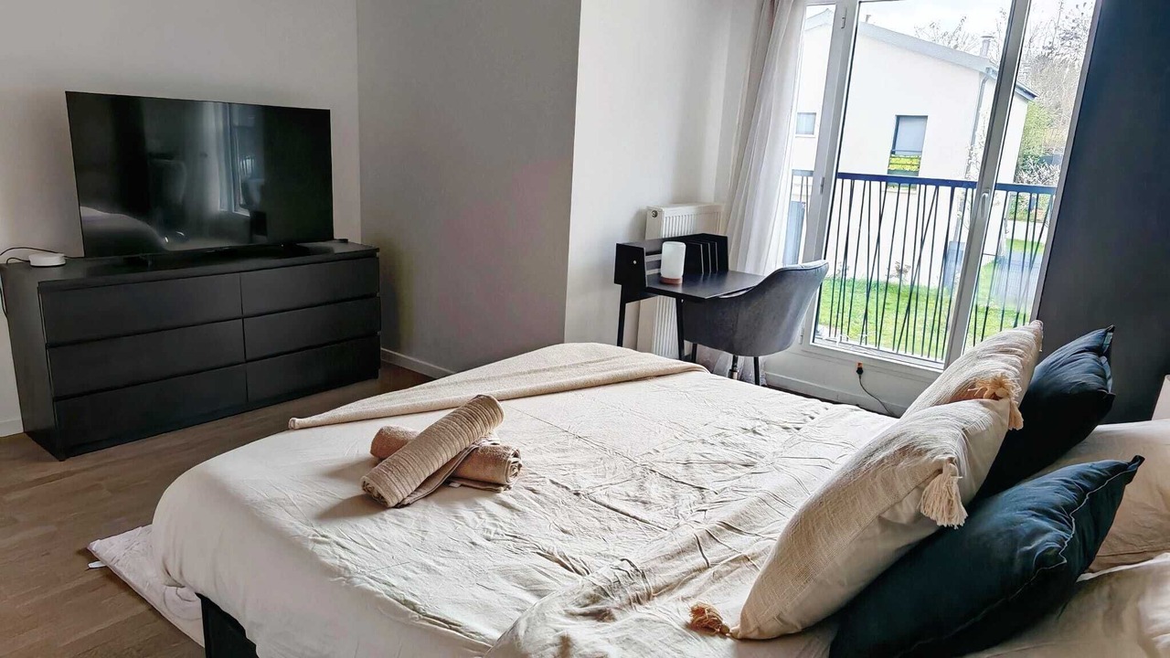 Photo of Bedroom in Louveciennes