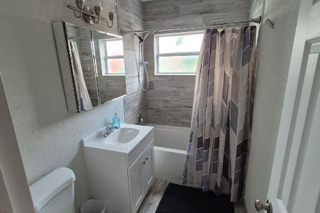 Photo of Bathroom in Edgewater