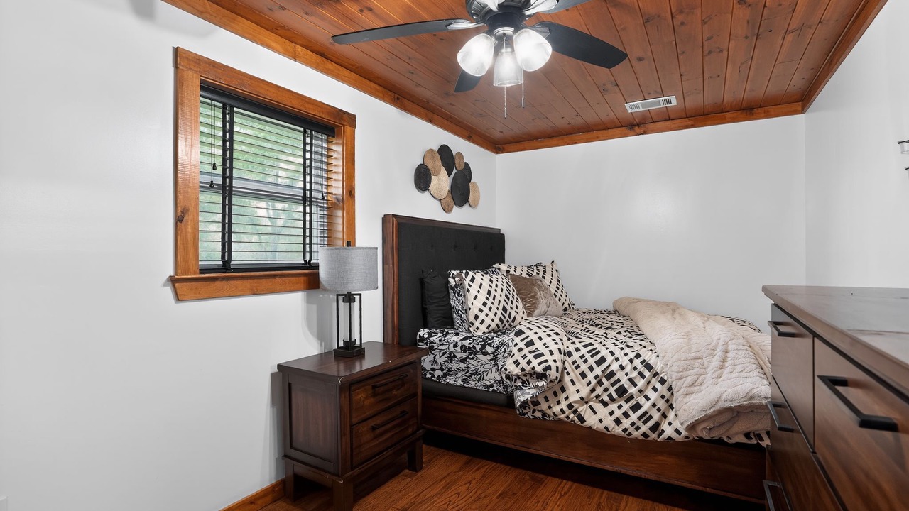 Photo of Bedroom in Lake Whitney