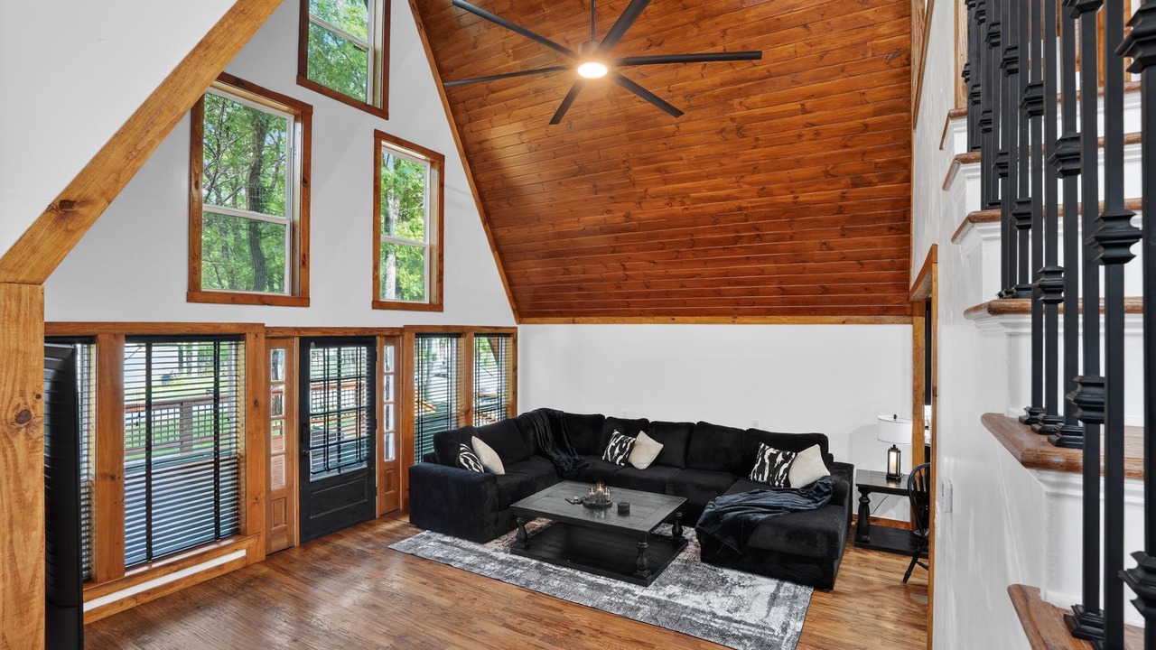 Photo of Livingroom in Lake Whitney